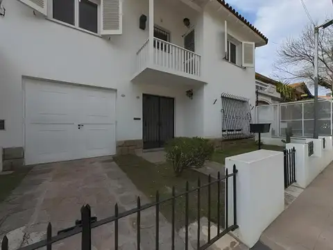 Casa en VENTA de 3 dormitorios - Garage - Jardin - en Barrio Parque Cornelio Saavedra