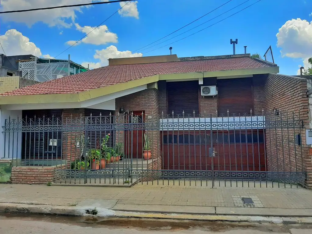 Casa 3 dormitorios - La Guardia, zona sur.