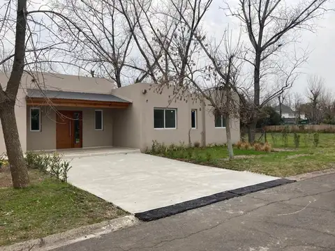 EXCELENTE CASA EN BARRIO CERRADO A ESTRENAR