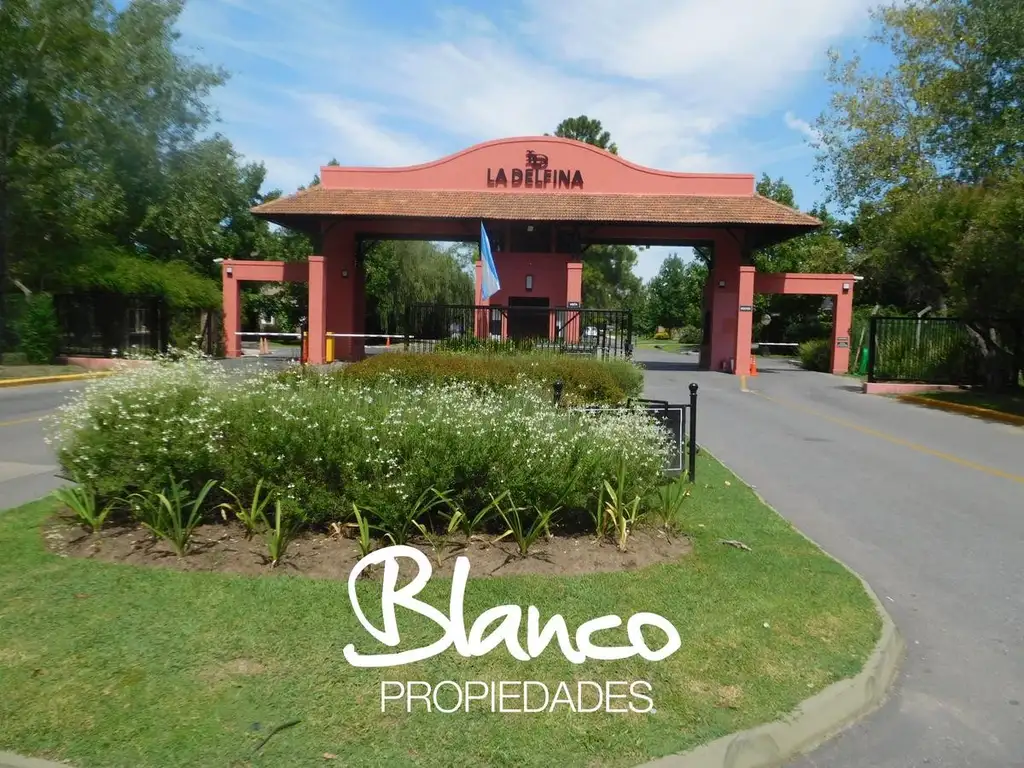 OPORTUNIDAD! EXCELENTE LOTE CENTRAL DE 800 METROS DENTRO DEL BARRIO LA DELFINA. - Foto 0