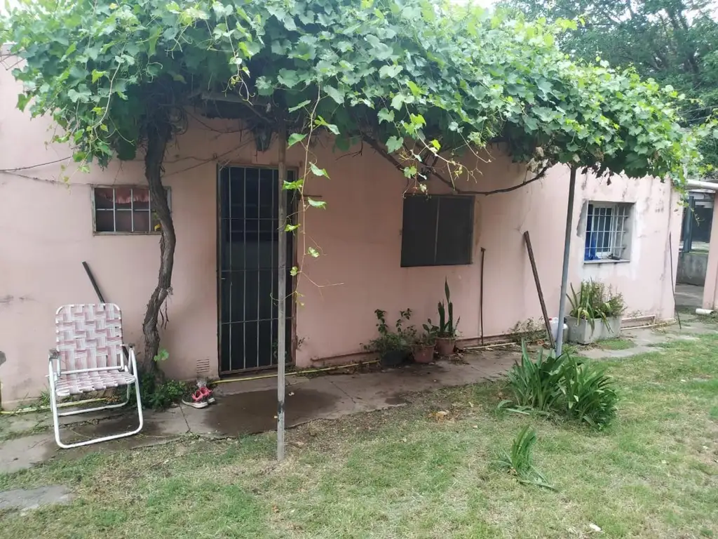 CASA DE 2 DORMITORIOS CON JARDIN EN VENTA EN GDRO BAIGORRIA