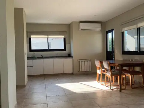 Casa en Alquiler en Countries y Barrios Cerrados en Campana - 4 ambientes