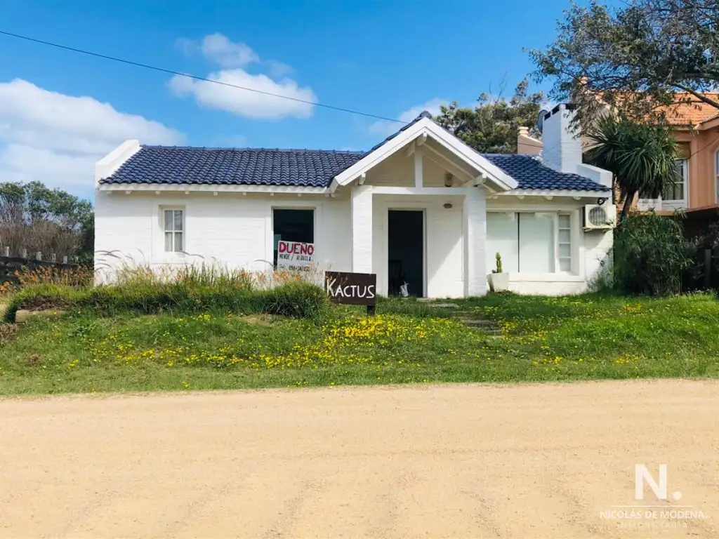 Venta casa 2 dormitorios balneario Buenos Aires.