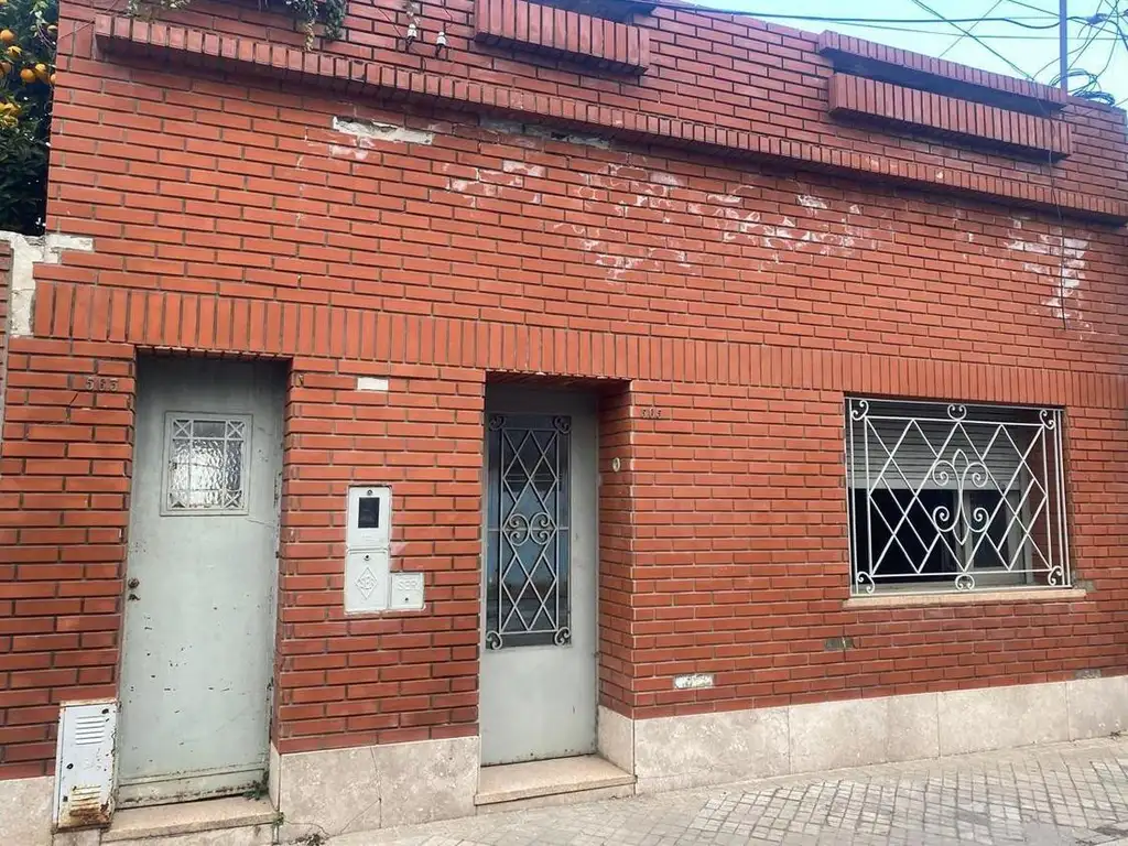 Casa céntrica a reciclar.