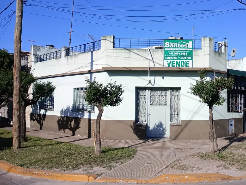 VILLA TESSEI A METROS ACCESO OESTE , 3 AMBIENTES CON COCHERA Y TERRAZA  98 MTS 2 APROX.