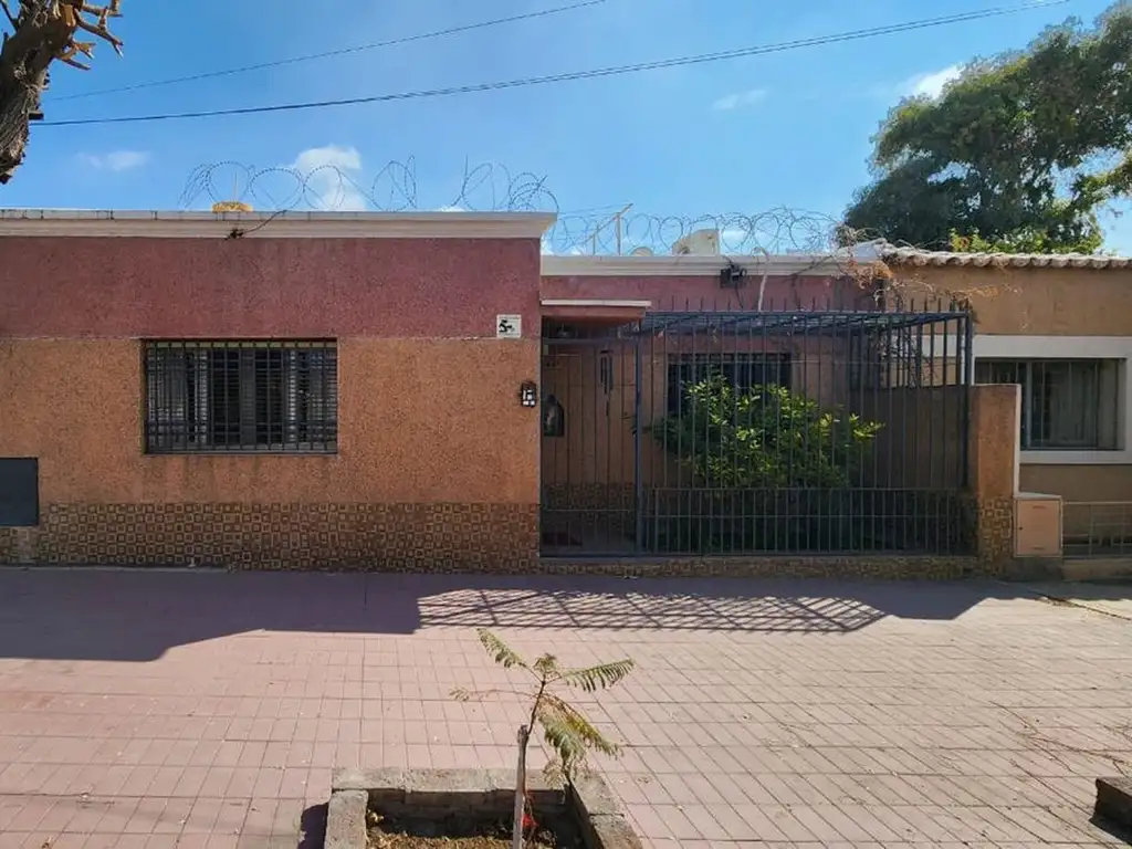 Venta de Casa en Dorrego Guaymallén calle Zapiola