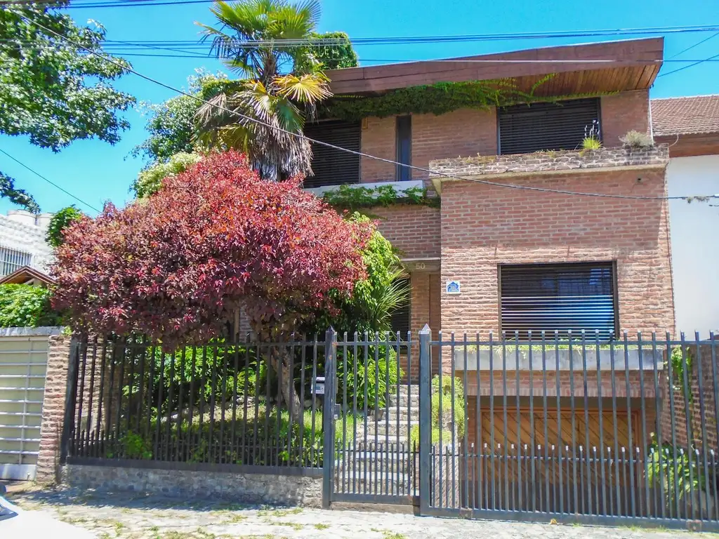 VENTA CASA DE 5 AMBIENTES EN VICENTE LÓPEZ