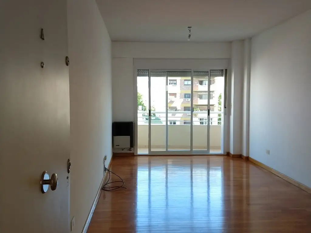 DEPARTAMENTO EN ALQUILER EN  ALMAGRO NORTE- ALMAGRO - TODO LUZ Y AIRE- VALENTÍN GÓMEZ AL 3700 (entre Bulnes y Mario Bravo)