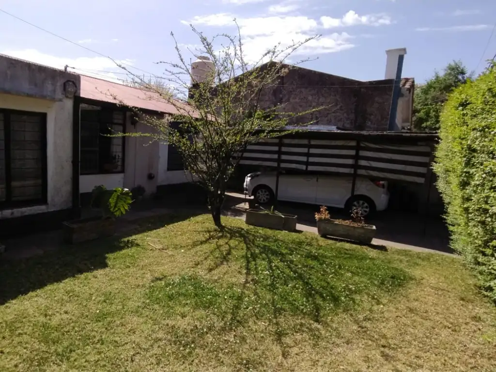 Venta Casa 2 dormitorios 43 años, 52m2, 1 cochera, 476 Esqiuna 14C 600