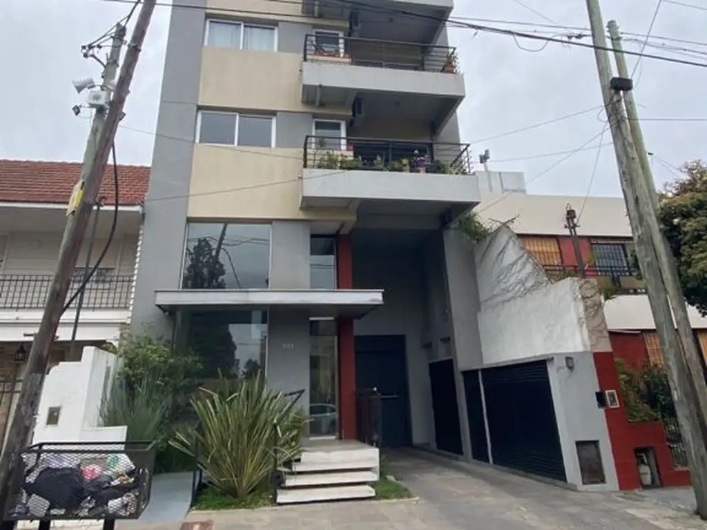 VENTA DEPARTAMENTO 2 AMBIENTES CON COCHERA. QUILMES