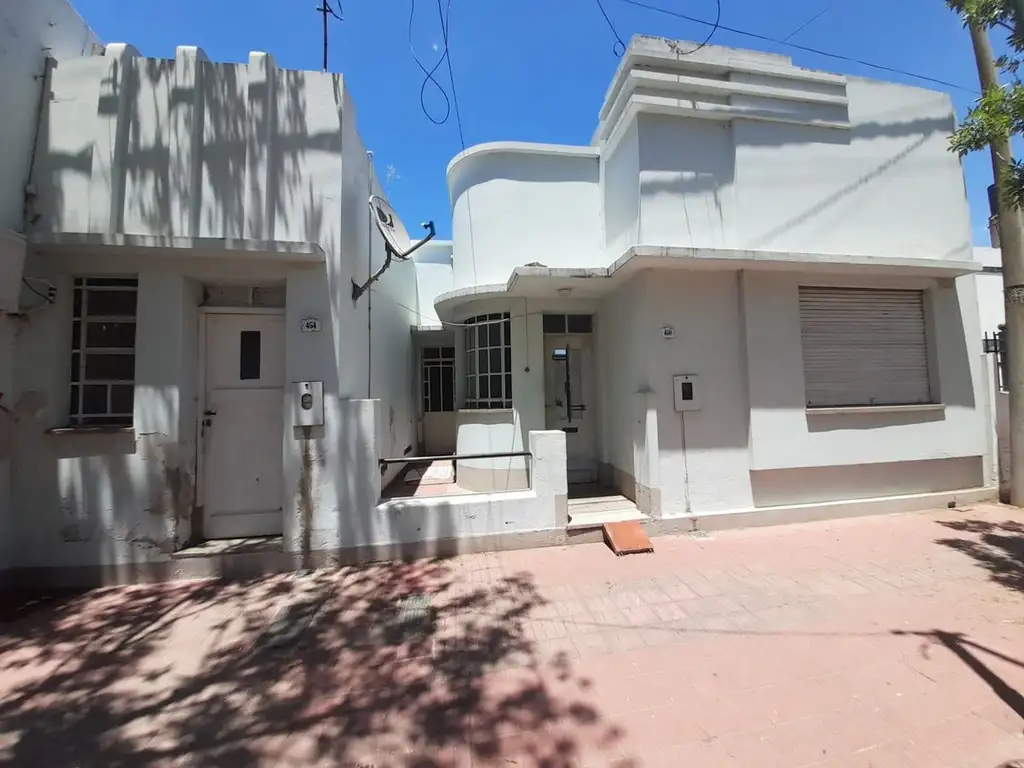 VENTA DE 2 CASAS/AMPLIO FRENTE/RENTA O DESARROLLO.