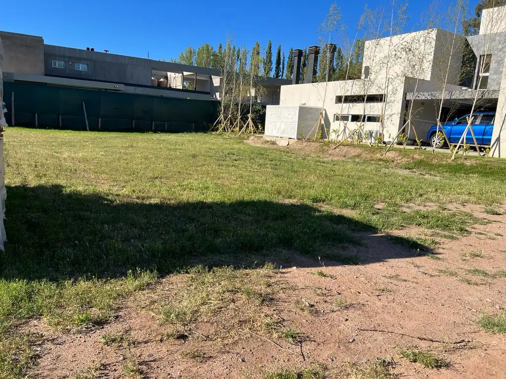 Terreno en venta en barrio privado La Comarca