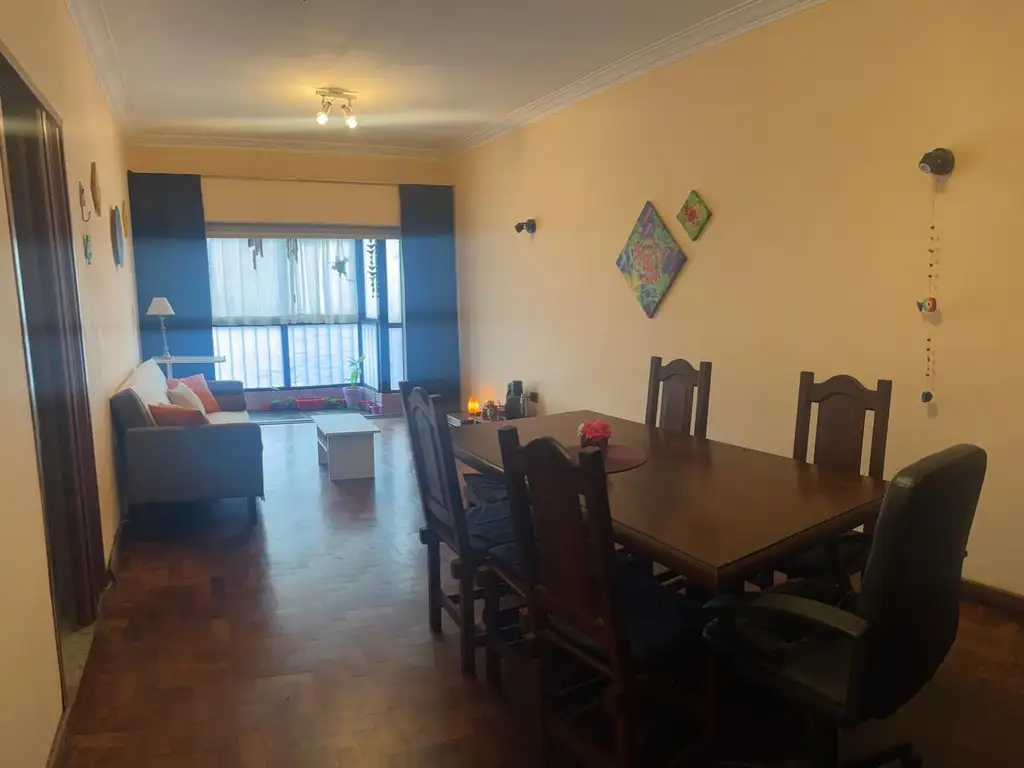 Departamento de dos dormitorios en venta con terraza en Abasto