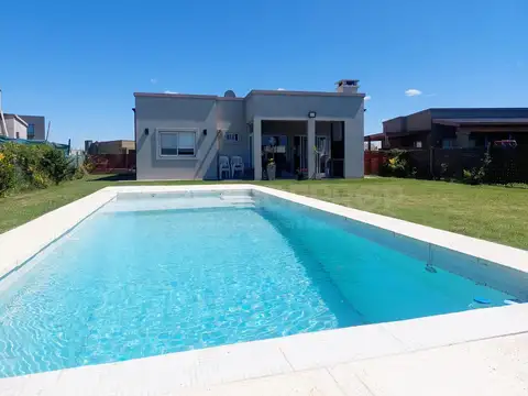 Casa alquiler temporal C/ Piscina climatizada, Barrio San Ramiro, Pilar del este - Foto 0
