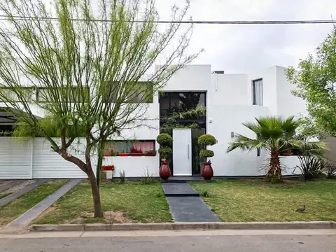 Casa Tejas del Sur 2 con 3 dormitorios 3 baños pileta barrio con seguridad