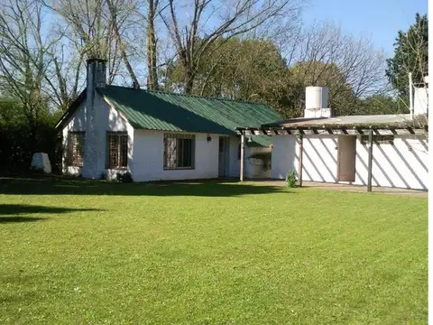 Hermosa casa quinta en venta. Barrio privado BOSQUE REAL.