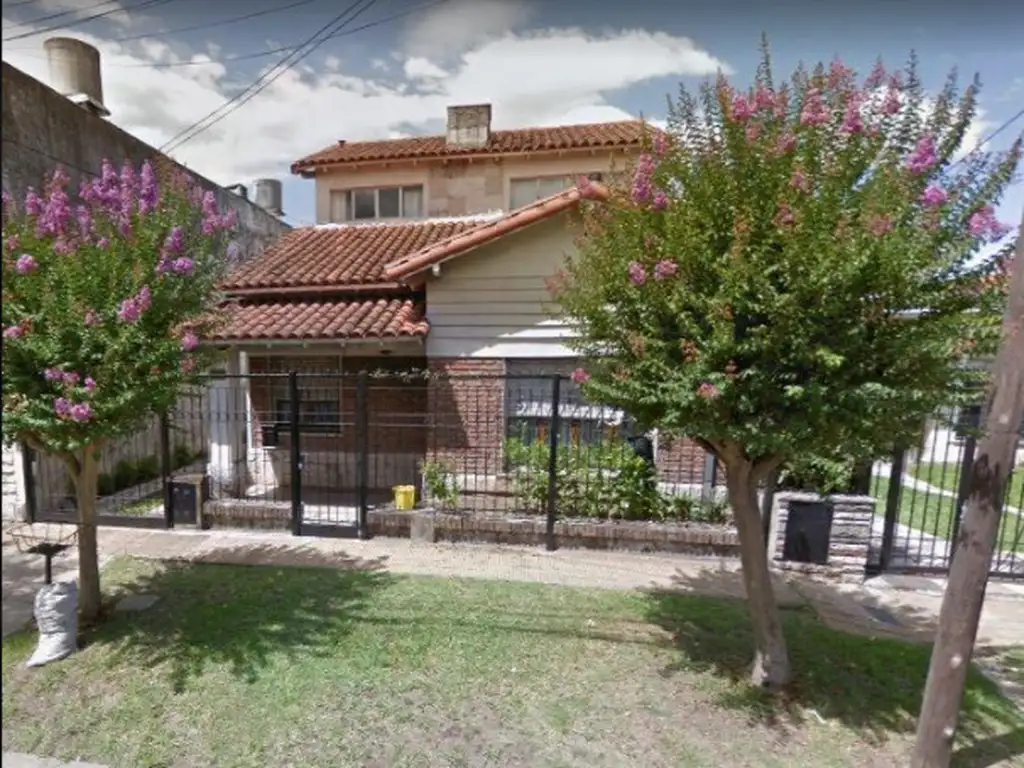 CHALET DE 5 AMBIENTES EN CASTELAR NORTE (3079)