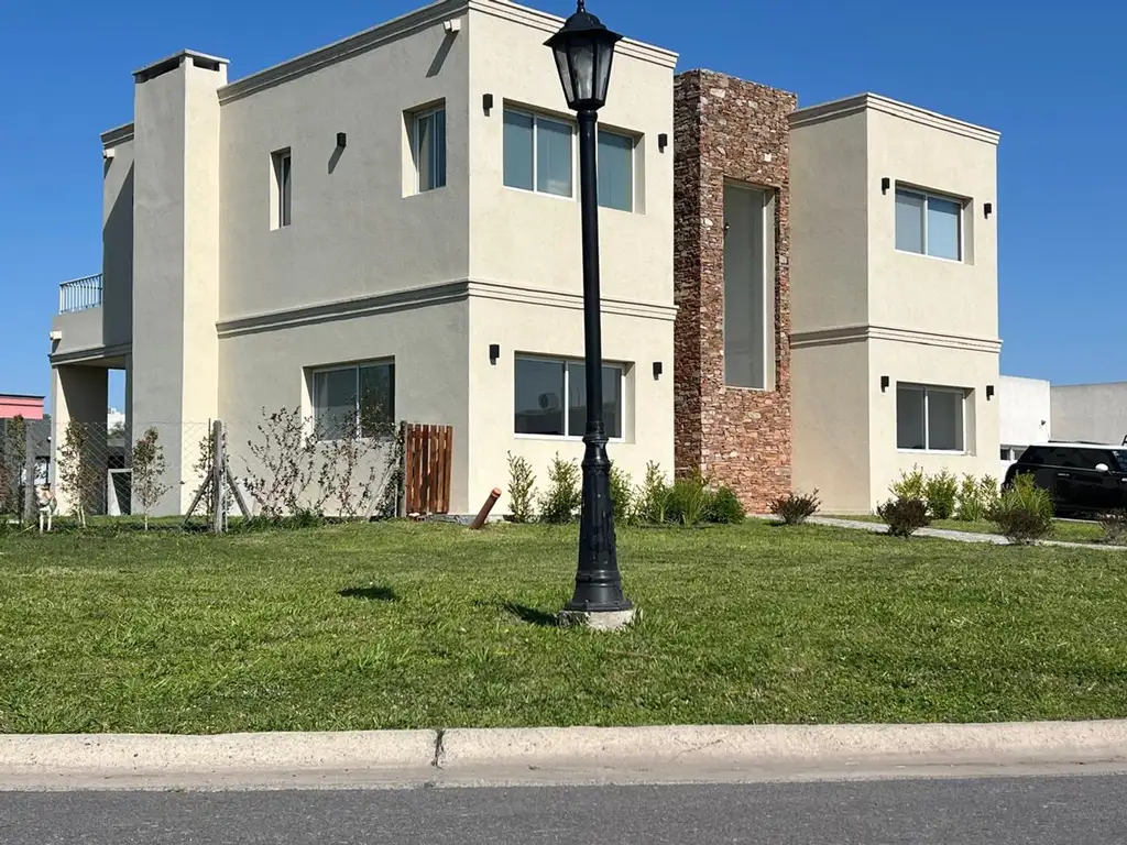 VENTA CASA 6 AMBIENTES PILAR DEL ESTE SANTA EMILIA