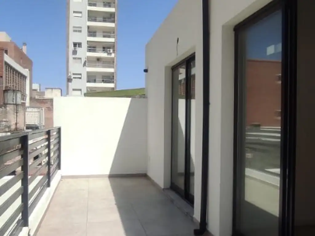 Unidades de 2 Dormitorios + Patio en PB con parrillero +  Balcón terraza. Pellegrini 1600