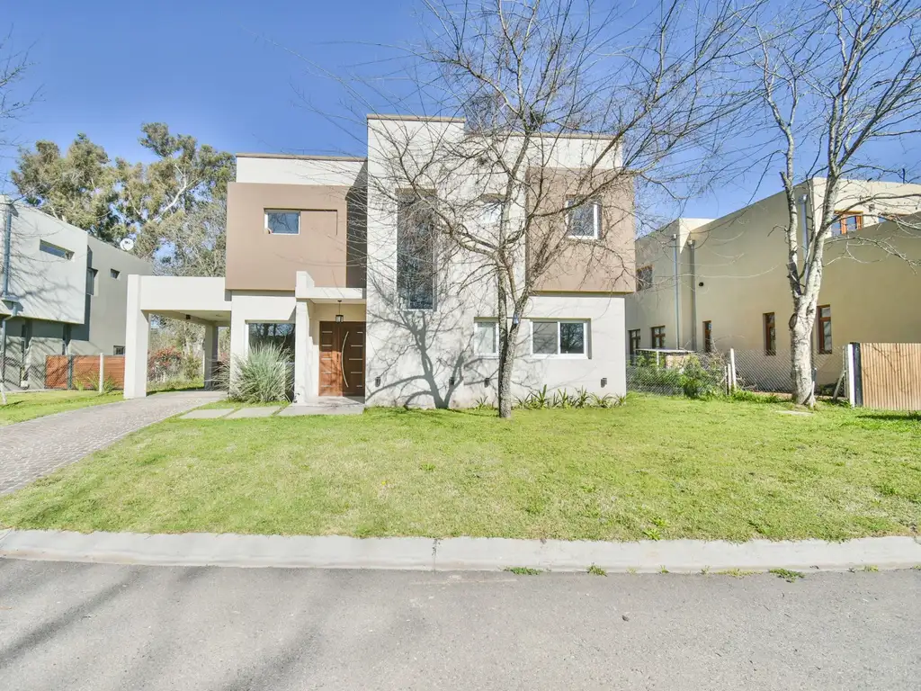 CASA EN BARRIO CERRADO FINCAS HUDSON