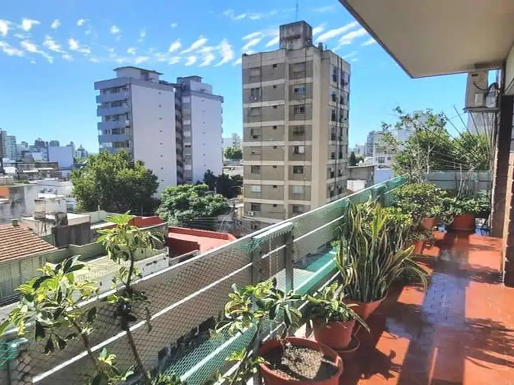 Lanús Este – Venta Departamento 4 Amb – Chochera y Baulera!