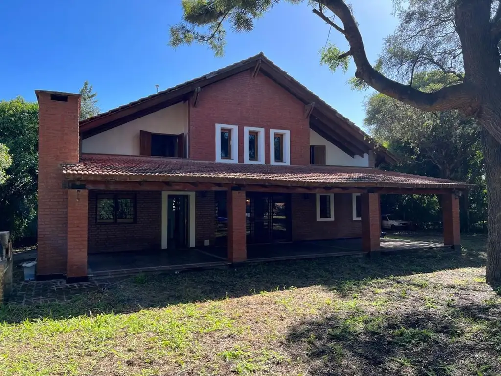 SE VENDE CASA 3 DORMITORIOS  VILLA ALLENDE GOLF