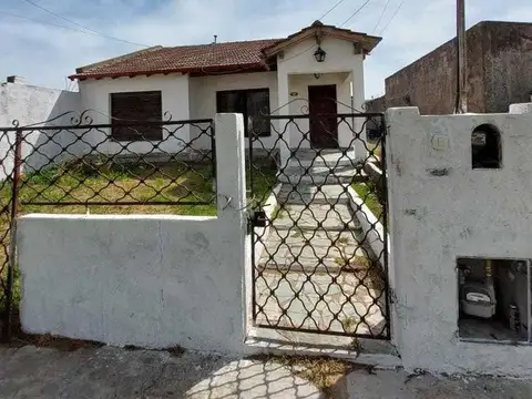 Casa en venta - 3 dormitorios 3 baños - patio - 650mts2 - Las Flores