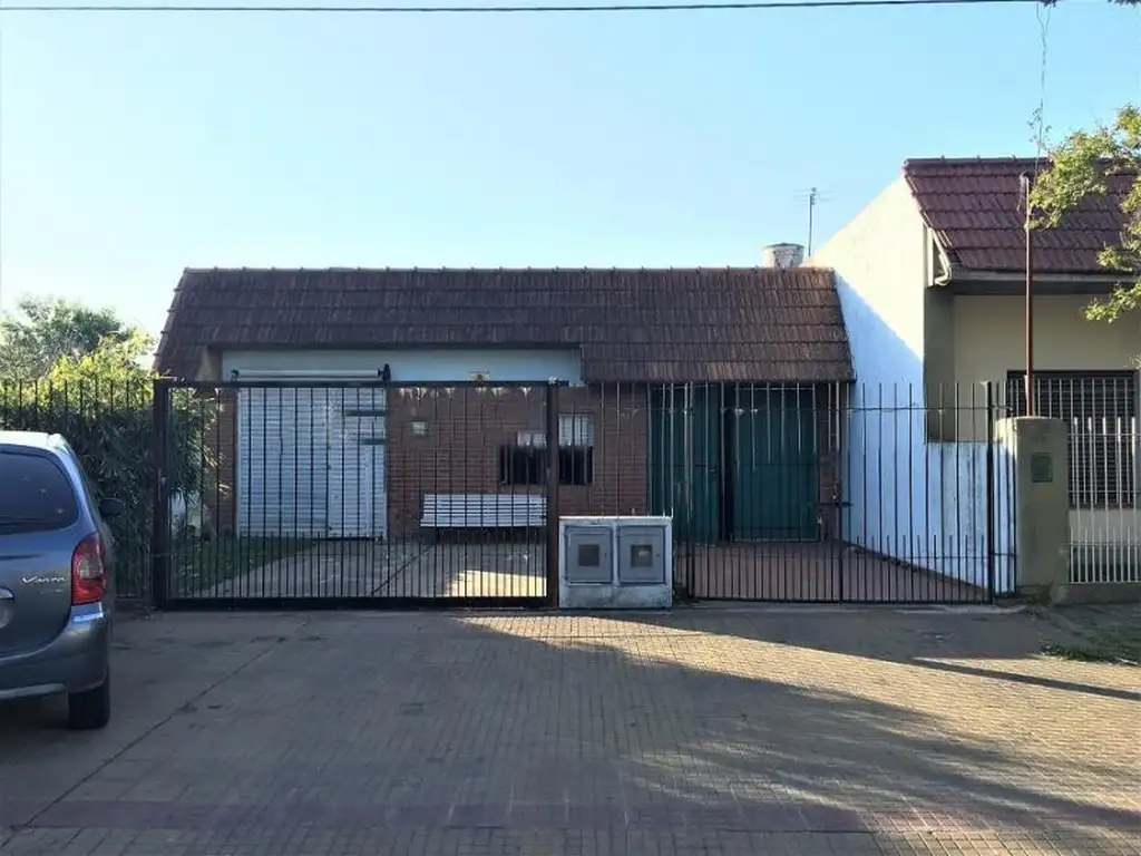 Casas en venta - 6 dormitorios 3 baños - Cocheras - 150mts2 - Tolosa, La Plata