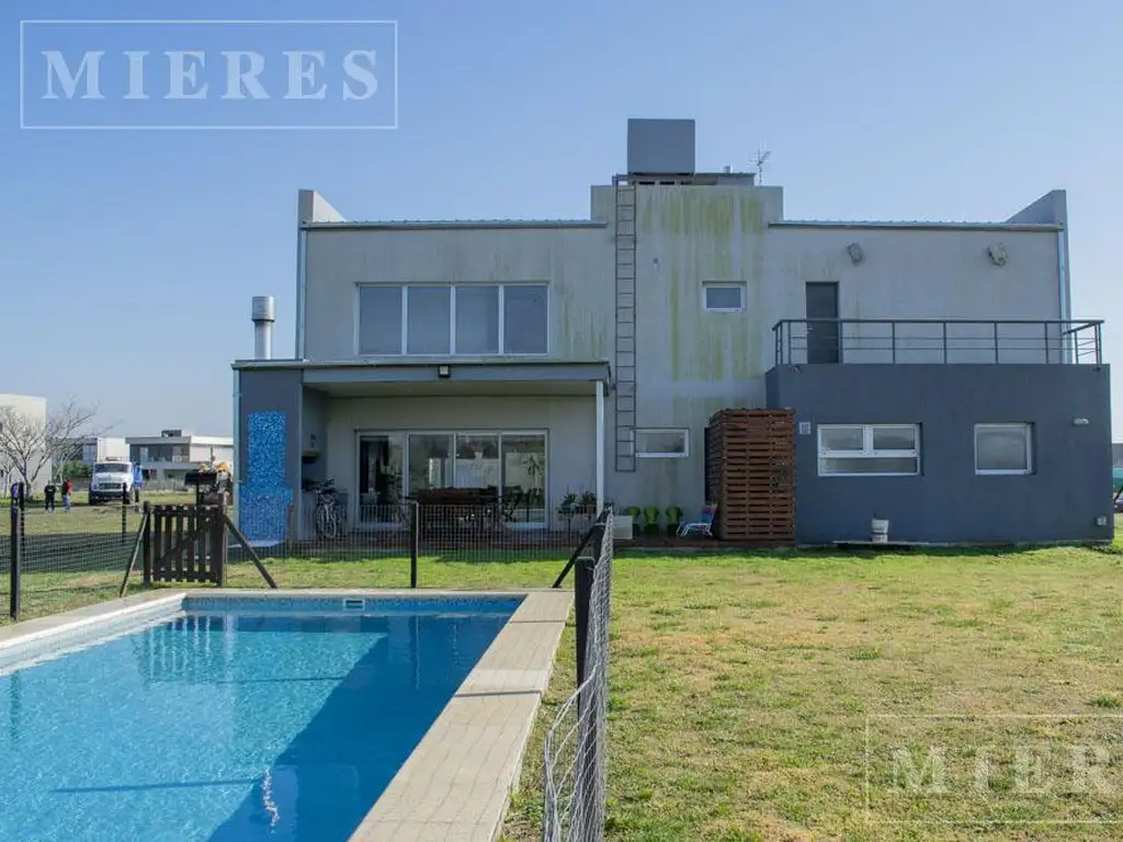 Casa en venta sobre lote interno en Haras de Santa Maria barrio Molino Norte