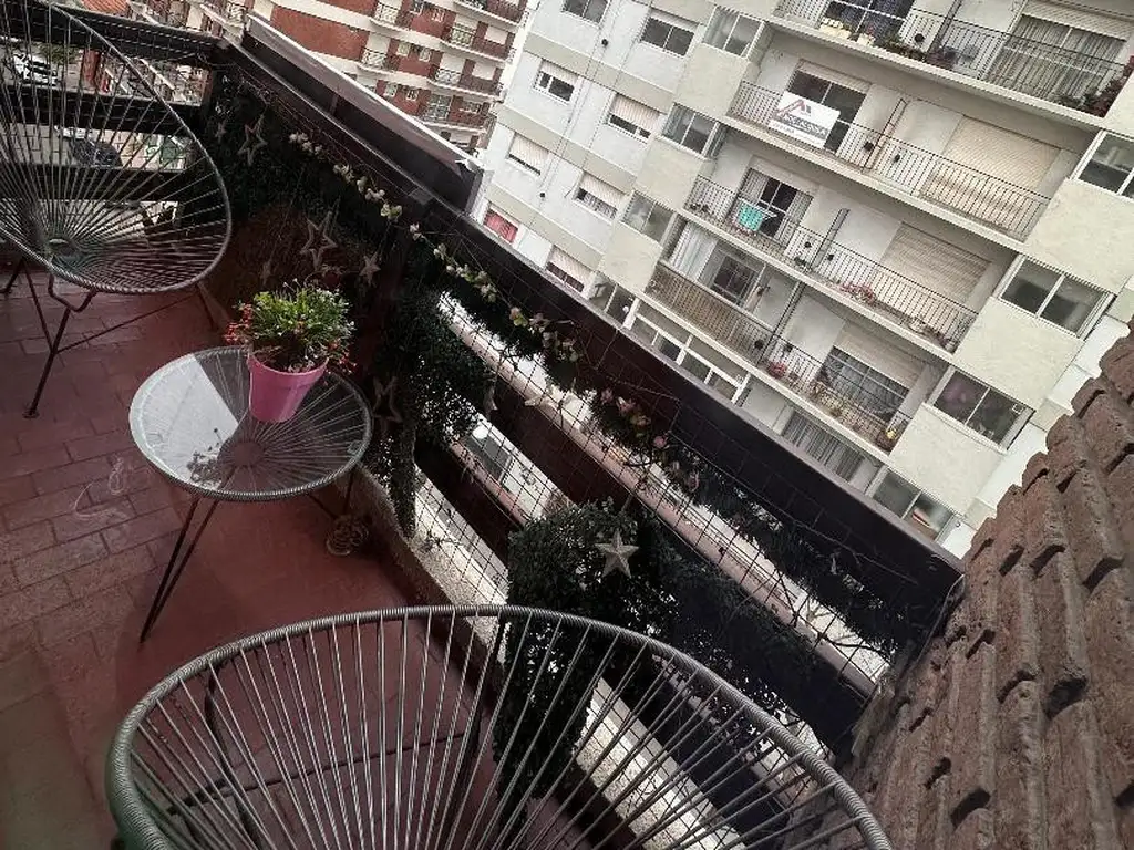 DEPARTAMENTO TRES AMBIENTES CON BALCON A LA CALLE