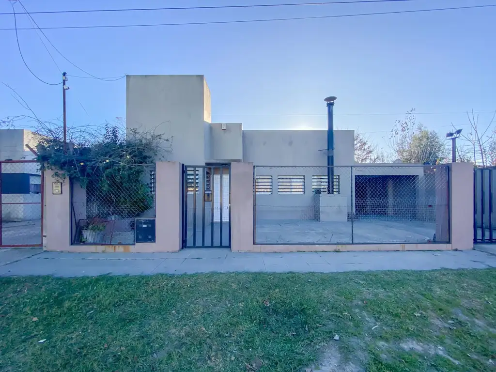 CASA DOS DORMITORIOS EN VENTA LA PLATA