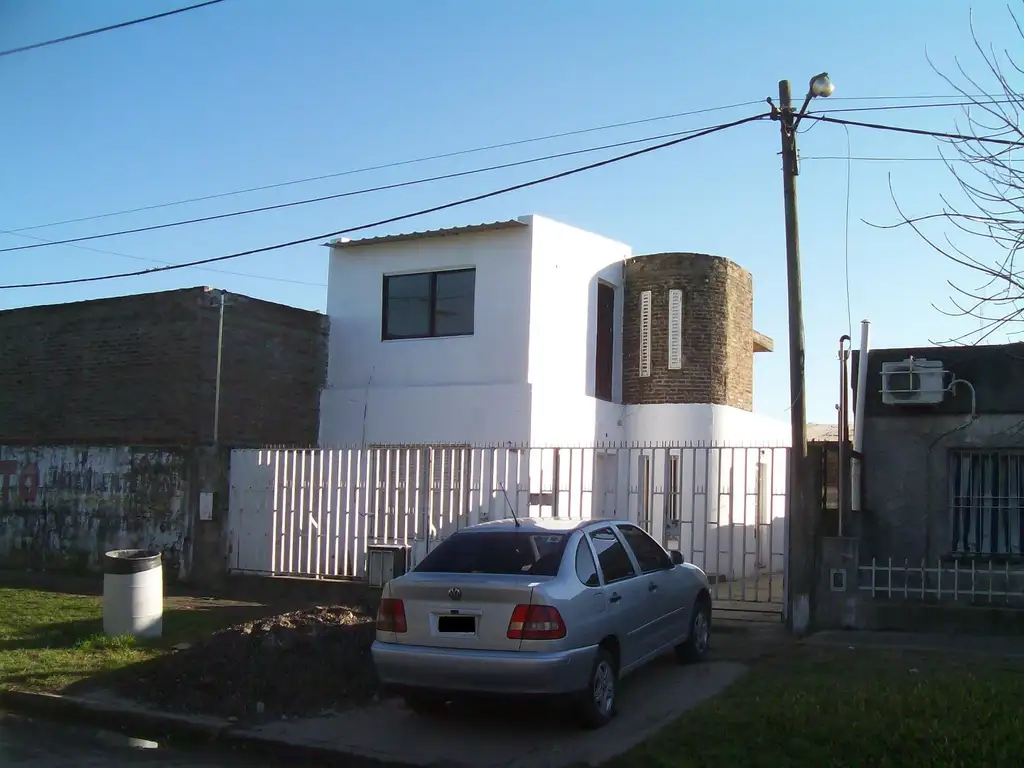 Venta: Estrada 686 - VGG, Casa, y Deposito.