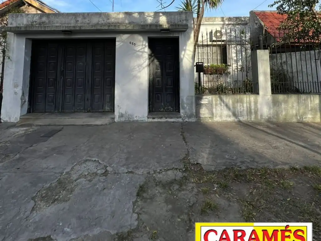 CASA DE 3 AMB CON AMPLIO FONDO LIBRE Y PILETA