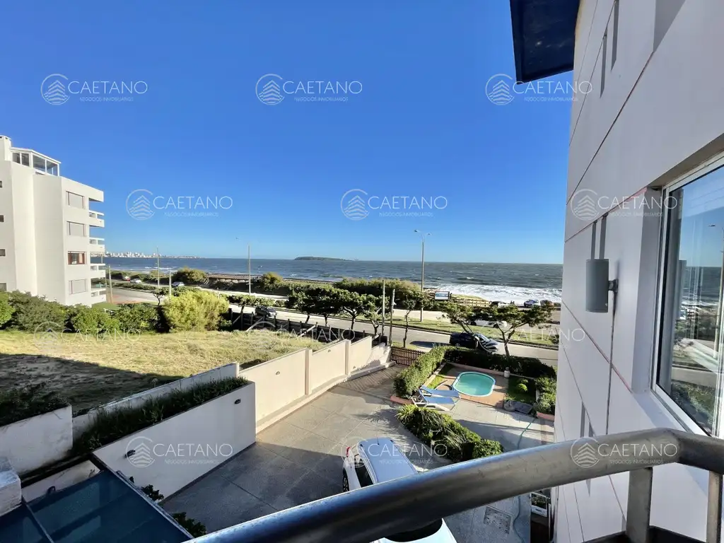 APARTAMENTO EN VENTA FRENTE AL MAR EN MANSA DE 1 DORMITORIO