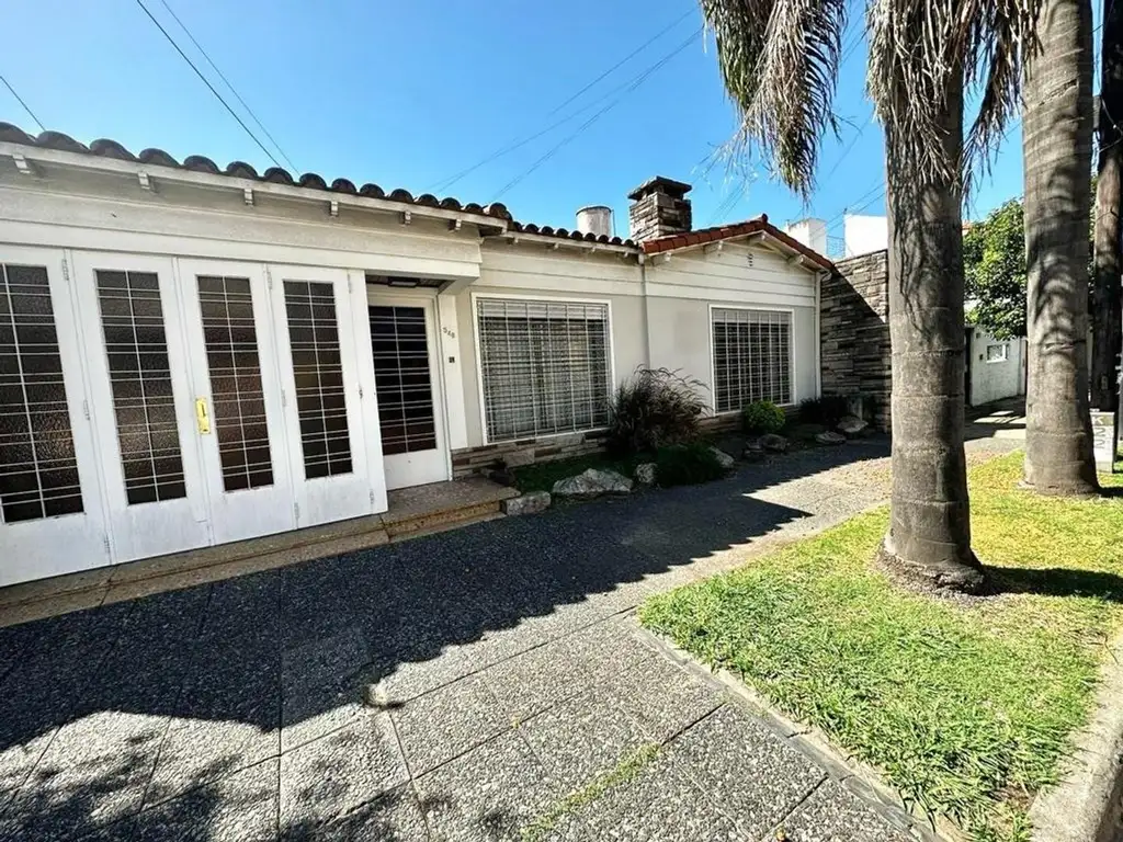 Chalet en planta baja en muy buen estado y ubicación.