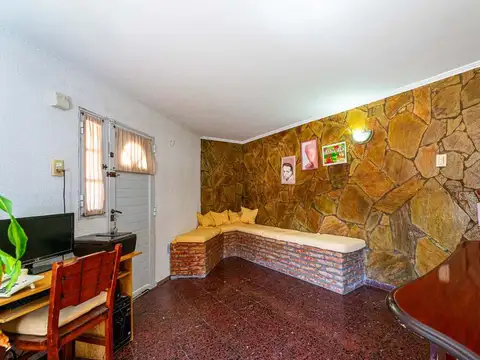 CASA EN VENTA ESQUINA BARRIO MALVINA SAN LORENZO