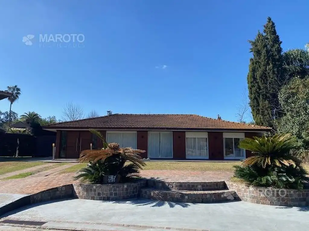 CASA AL GOLF EN VENTA EN LOS HORNEROS - MAROTO PROPIEDADES