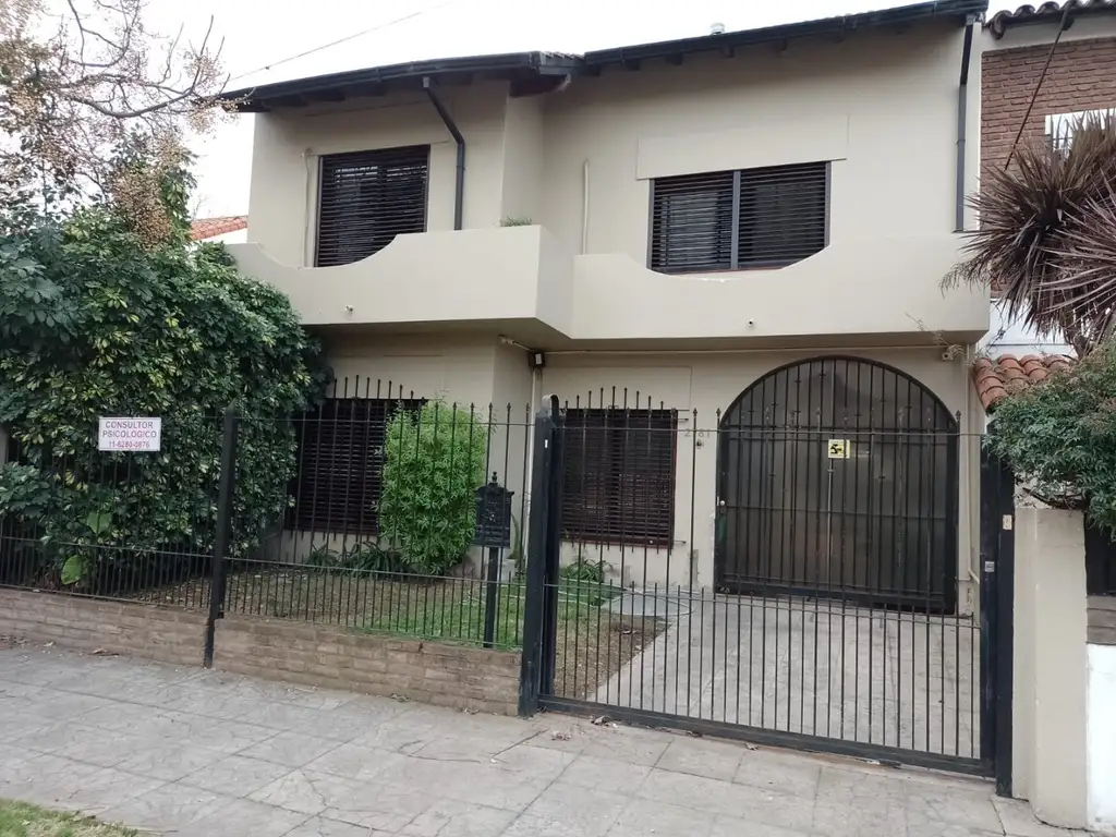 VENTA HERMOSA CASA 3 DORMITORIOS, PILETA Y TERRAZA