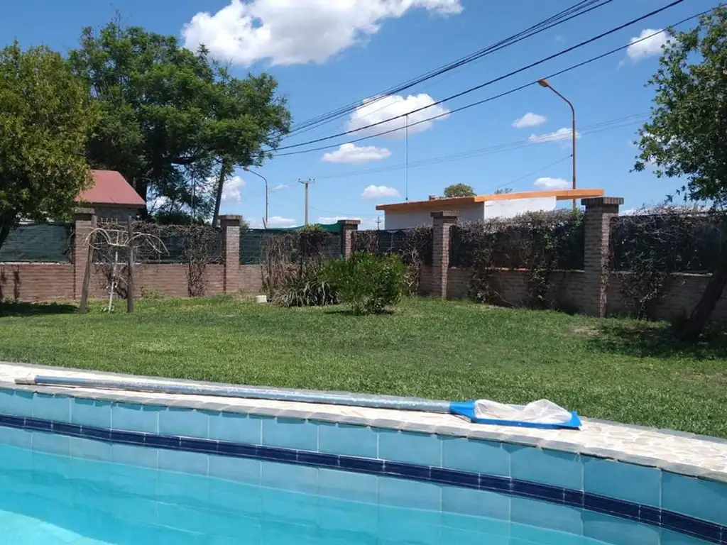 CASA EN VENTA CON QUINCHO Y PILETA EN SAUCE VIEJO