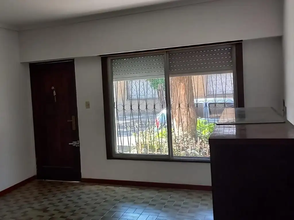 Casa en venta con jardín y cochera