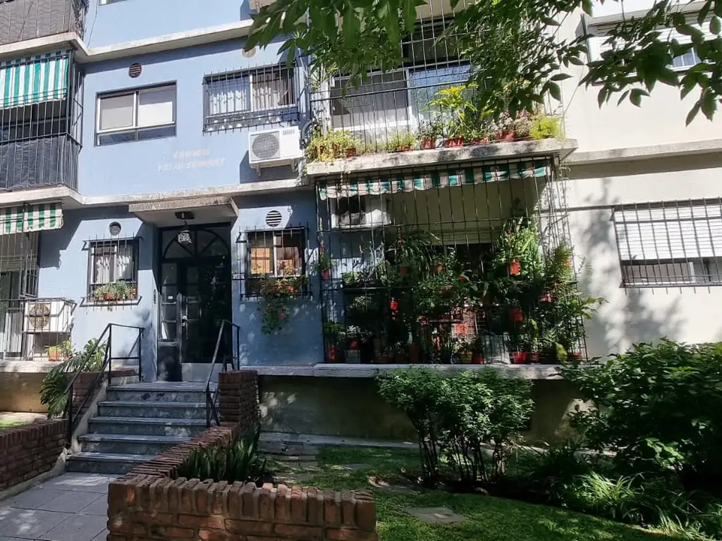 EN VENTA EN CIUDAD JARDIN DEPARTAMENTO DE 3 AMBIENTES EN 2DO PISO AL CONTRAFRENTE - FICHA 8950