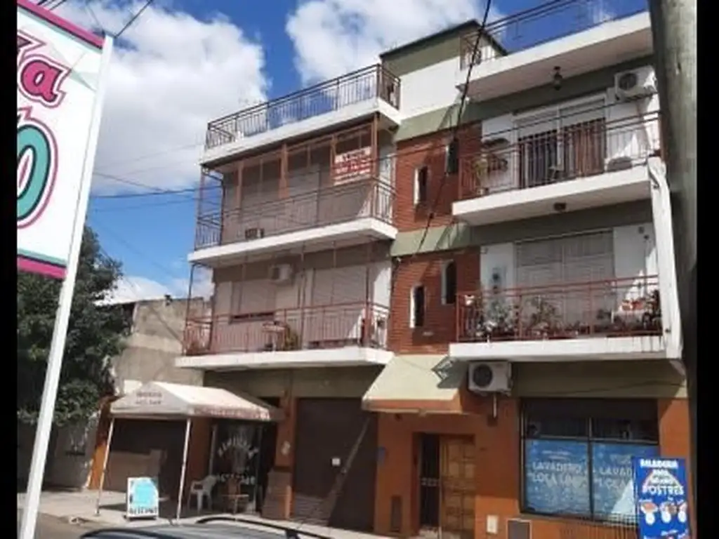 EXCELENTE DEPARTAMENTO 3AMB FRENTE CON BALCON. ESCUCHA OFERT