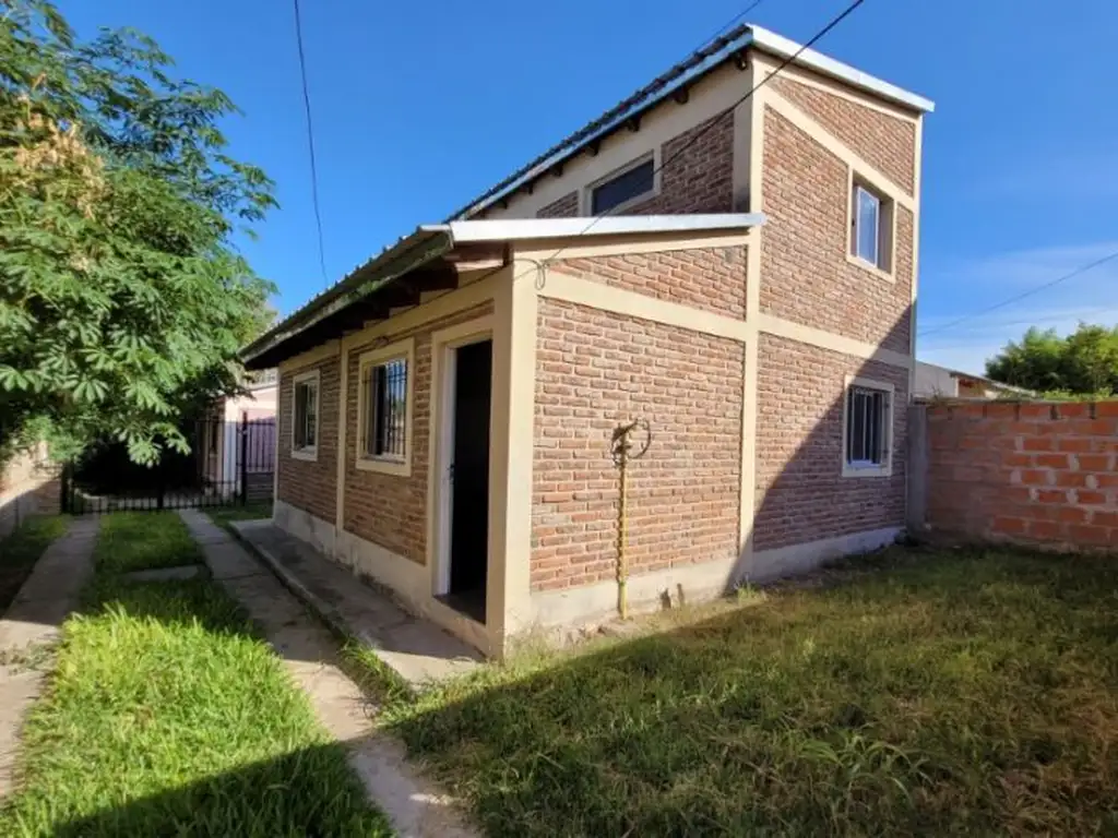 Casa de 3 dormitorios, con cochera. Lamadrid y Matanza