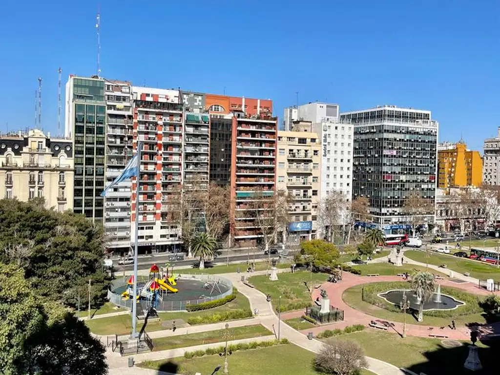 Luminoso departamento de 120m2 en edificio histórico en Congreso