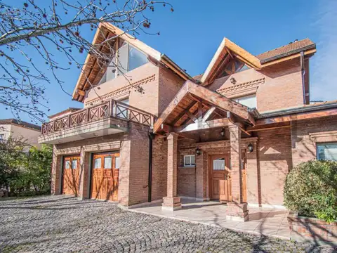 Venta de Casa con amarra ´propia y salida al río en el barrio Santa María de Tigre, Tigre