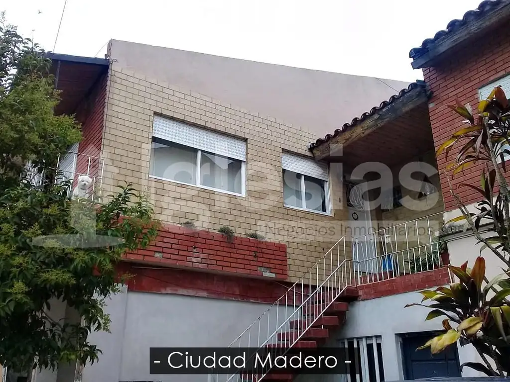 Casa en primer piso de cuatro ambientes ubicada en Ciudad Madero