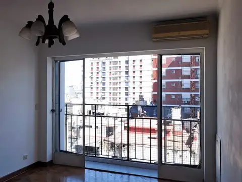 HERMOSO 3 AMBIENTES CON VESTIDOR EN CABALLITO