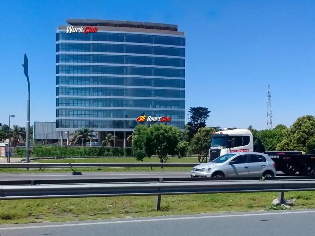 3 GRANDES PISOS DE OFICINAS FRENTE AL PORTAL DE ESCOBAR