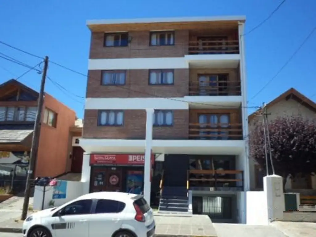 Venta Amplio Semipiso dúplex 3 dorm, vista al Lago. Centro Bariloche. Retasado, Oportunidad