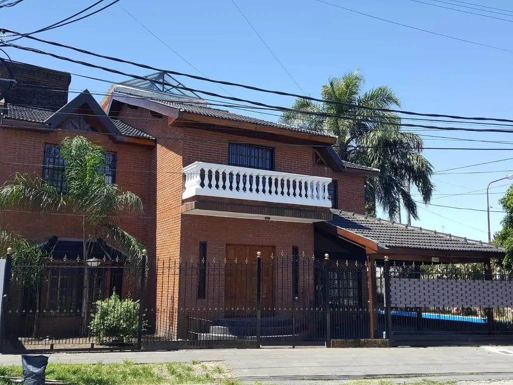 Casa en venta de 6 ambientes en Castelar Norte